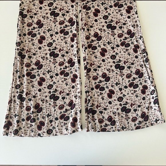 Free People Some Like It Hot Floral Boho Long Sleeve Flare Leg Jumpsuit Size 4 - Picture 7 of 13